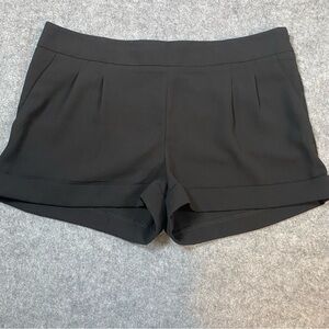 Express Black Pleated Dress Shorts Cuffed Women’s Black Size 8 Cuffed Side Zip
